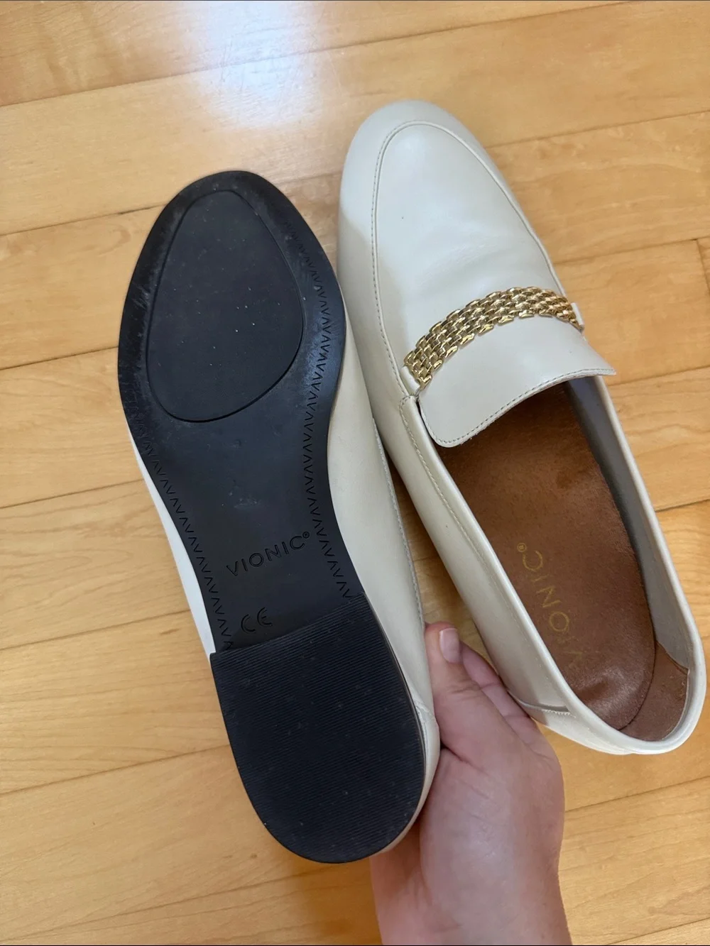 Vionic Leather Loafers with Gold Chain Detail — Women’s Size 7